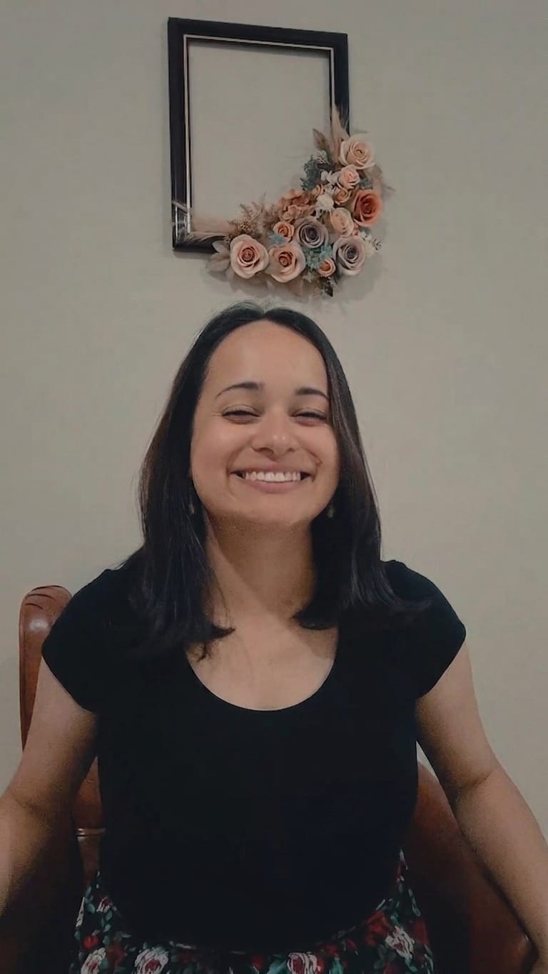 Joice Nascimento Martins Sorrindo
